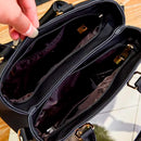 Bolsa Feminina com Relevo e Pingente Decorativo – Bolsa de Ombro e Transversal Elegante com Detalhes Sofisticados