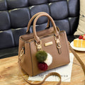Bolsa Feminina com Relevo e Pingente Decorativo – Bolsa de Ombro e Transversal Elegante com Detalhes Sofisticados