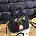 Bolsa Feminina com Relevo e Pingente Decorativo – Bolsa de Ombro e Transversal Elegante com Detalhes Sofisticados