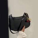 Bolsa Feminina Couro PU com Pingente de Cereja – Elegante, Espaçosa e Versátil para Trabalho e Passeios