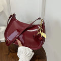Bolsa Feminina Couro PU com Pingente de Cereja – Elegante, Espaçosa e Versátil para Trabalho e Passeios