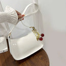 Bolsa Feminina Couro PU com Pingente de Cereja – Elegante, Espaçosa e Versátil para Trabalho e Passeios