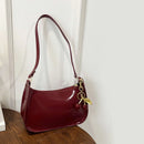 Bolsa Feminina Couro PU com Pingente de Cereja – Elegante, Espaçosa e Versátil para Trabalho e Passeios