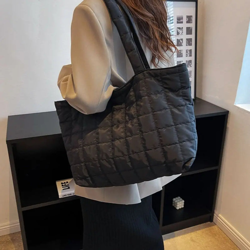 Bolsa Feminina Grande Capacidade em Nylon – Tote Casual Elegante para Outono e Inverno