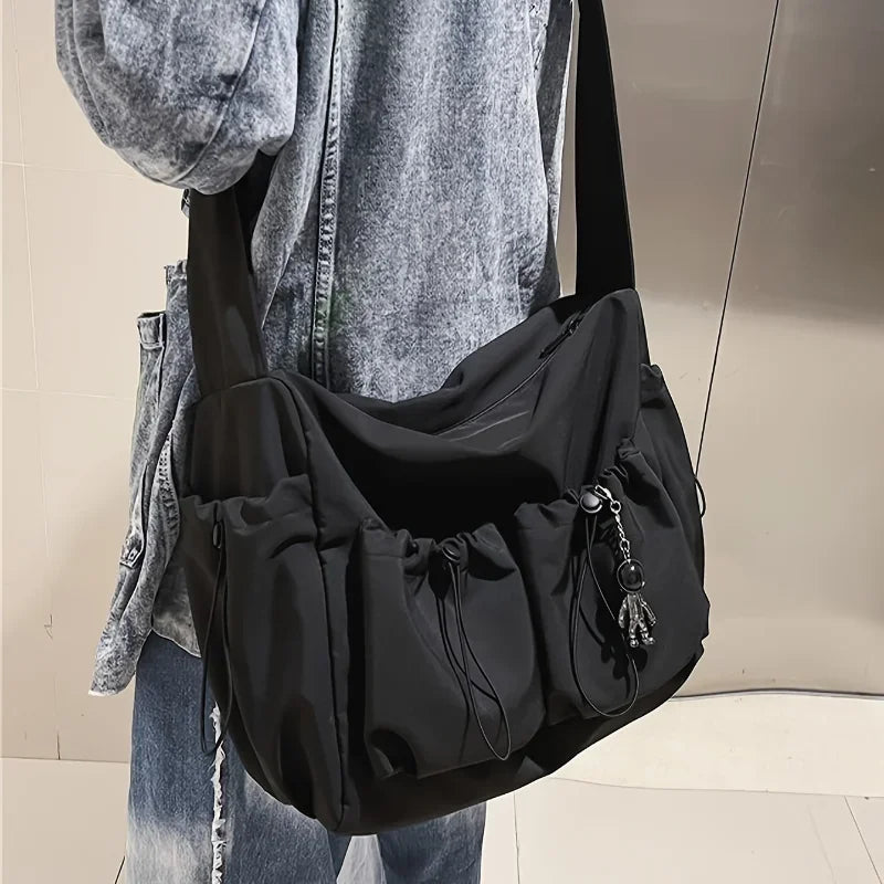 Bolsa Feminina Transversal Grande Capacidade – Bolsa de Ombro com Fechamento em Zíper e Pingente Decorativo