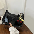 Bolsa Feminina Couro PU com Pingente de Cereja – Elegante, Espaçosa e Versátil para Trabalho e Passeios